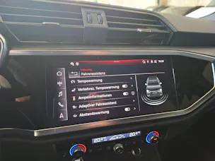 AUDI Q3 35 TFSI advanced Attraction S-tronic *Anhängerkupplung+8-fach bereift m. Pneu*