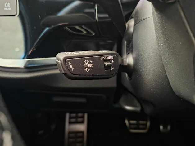AUDI Q3 35 TFSI advanced Attraction S-tronic *Anhängerkupplung+8-fach bereift m. Pneu*