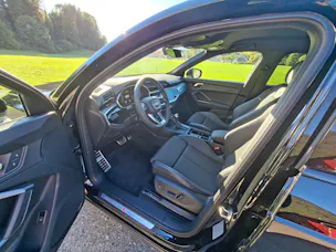 AUDI Q3 35 TFSI advanced Attraction S-tronic *Anhängerkupplung+8-fach bereift m. Pneu*