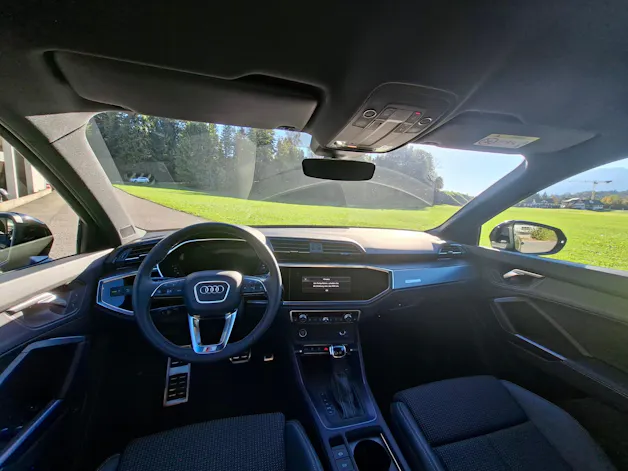 AUDI Q3 35 TFSI advanced Attraction S-tronic *Anhängerkupplung+8-fach bereift m. Pneu*