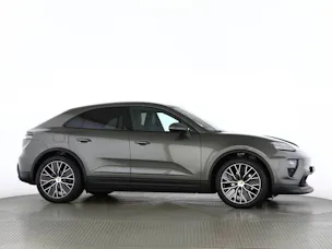 PORSCHE Macan 4