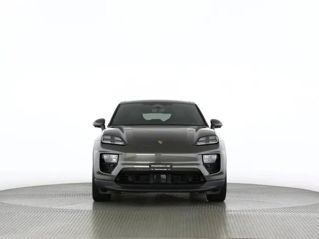 PORSCHE Macan 4