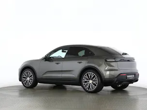 PORSCHE Macan 4