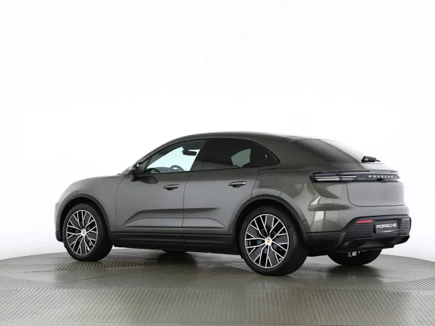 PORSCHE Macan 4