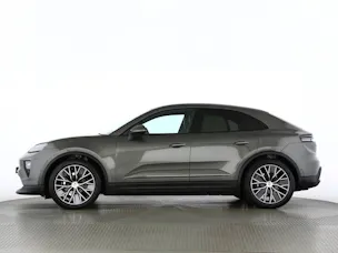 PORSCHE Macan 4