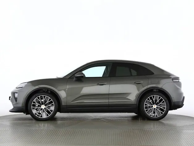 PORSCHE Macan 4