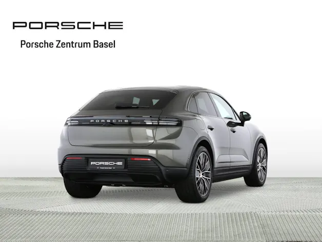 PORSCHE Macan 4
