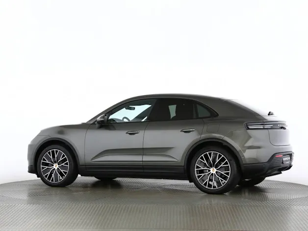 PORSCHE Macan 4