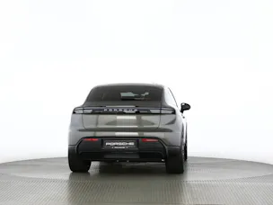 PORSCHE Macan 4