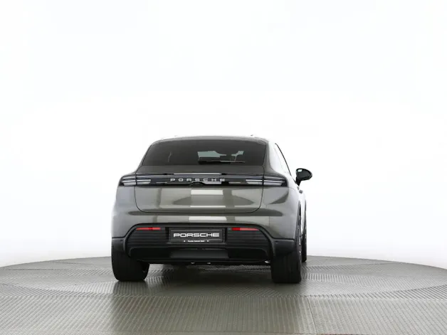 PORSCHE Macan 4