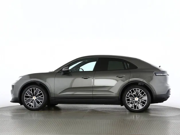PORSCHE Macan 4
