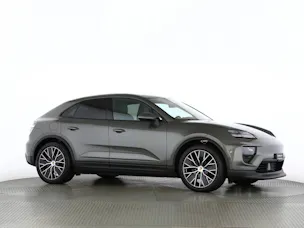 PORSCHE Macan 4