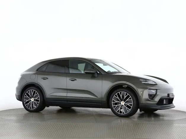 PORSCHE Macan 4