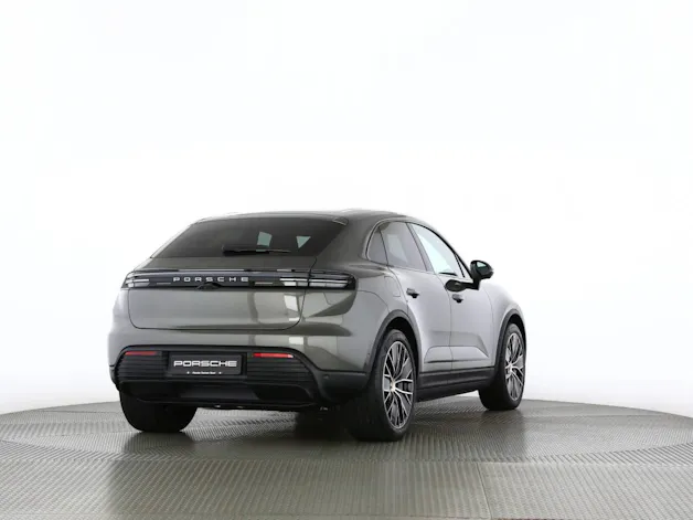 PORSCHE Macan 4