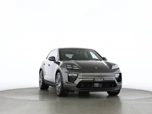 PORSCHE Macan 4