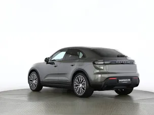 PORSCHE Macan 4