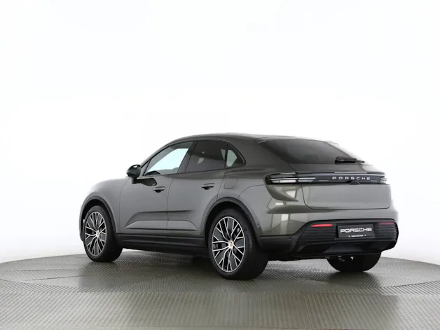 PORSCHE Macan 4