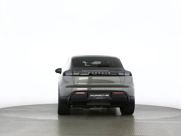 PORSCHE Macan 4