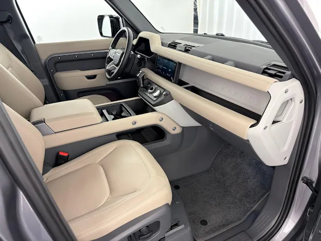 Land Rover Defender110 3.0DI6 300 SE