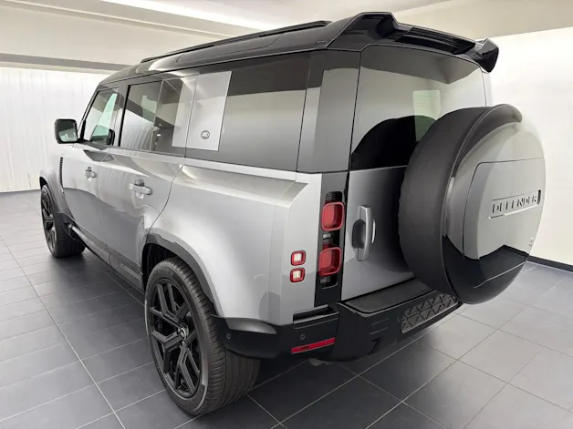 Land Rover Defender110 3.0DI6 300 SE