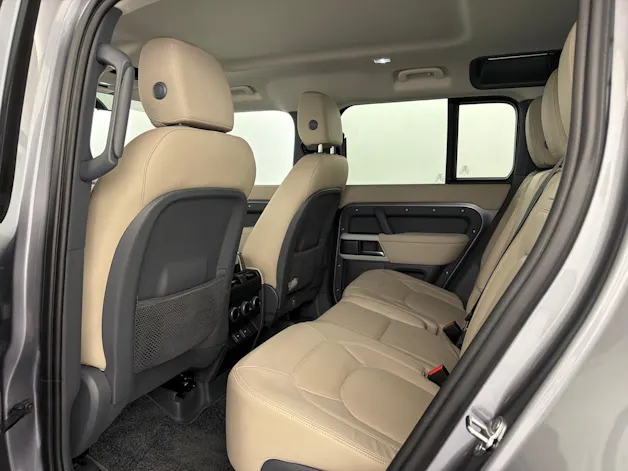 Land Rover Defender110 3.0DI6 300 SE