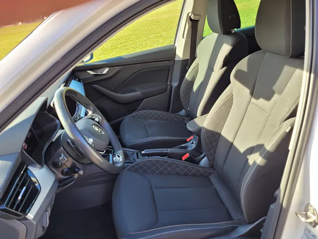 SKODA Kamiq 1.0 TSI Ambition DSG *Rückfahrkamera+8-fach m. Pneu*