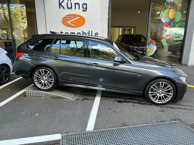 BMW 330d xDrive Touring Sport Line Steptronic