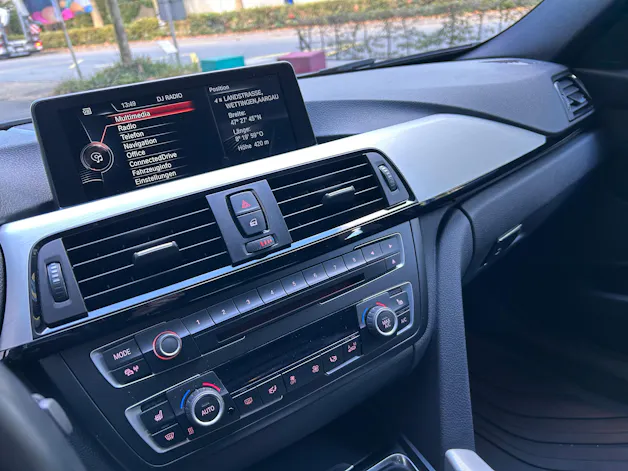 BMW 330d xDrive Touring Sport Line Steptronic