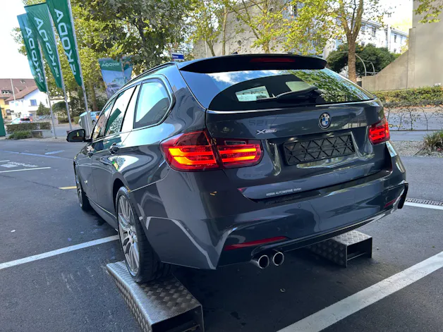 BMW 330d xDrive Touring Sport Line Steptronic