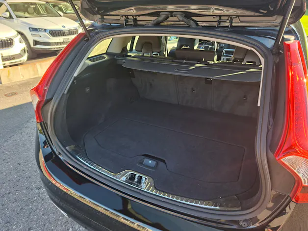 VOLVO V60 D4 AWD Summum Geartronic *praktischer Allrad*