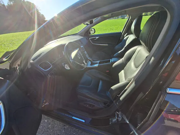 VOLVO V60 D4 AWD Summum Geartronic *praktischer Allrad*