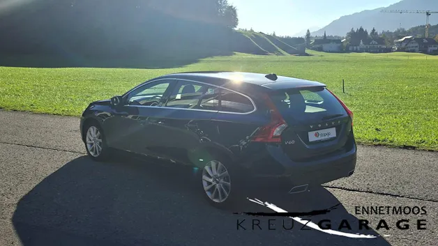 VOLVO V60 D4 AWD Summum Geartronic *praktischer Allrad*