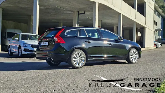 VOLVO V60 D4 AWD Summum Geartronic *praktischer Allrad*