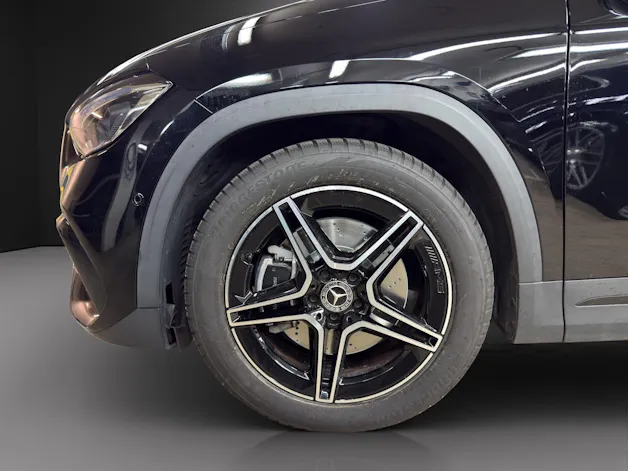 MERCEDES-BENZ GLA 250 AMG Line 4Matic