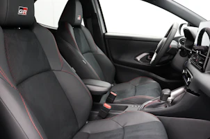 Fahrzeugbild TOYOTA Yaris 1.5 VVT-i HSD GR Sport