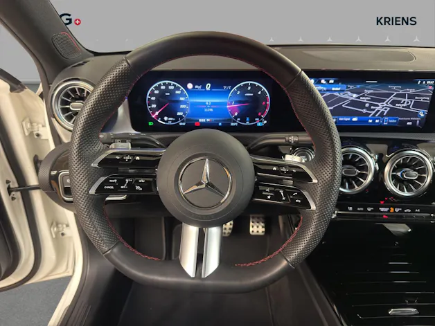 MERCEDES-BENZ A 220 d - AMG / 360 Grad Kamera / Multibeam LED / AHK / Ambiente-Licht