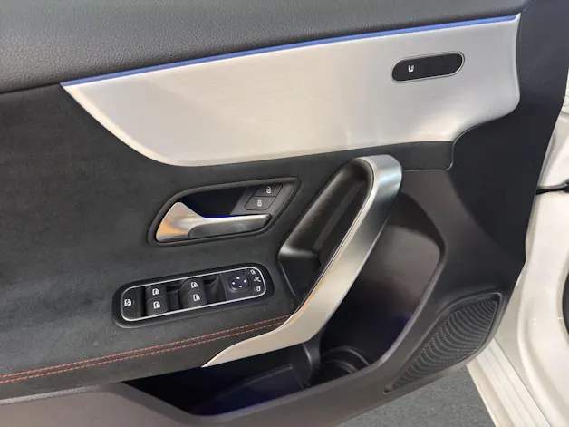 MERCEDES-BENZ A 220 d - AMG / 360 Grad Kamera / Multibeam LED / AHK / Ambiente-Licht