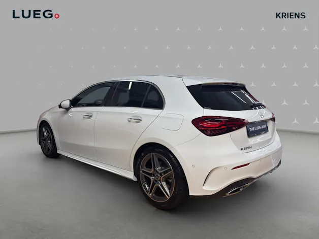 MERCEDES-BENZ A 220 d - AMG / 360 Grad Kamera / Multibeam LED / AHK / Ambiente-Licht