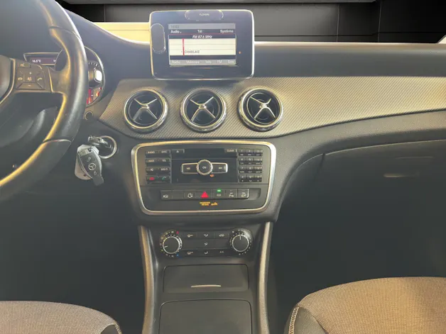MERCEDES-BENZ GLA 250 Style 4Matic