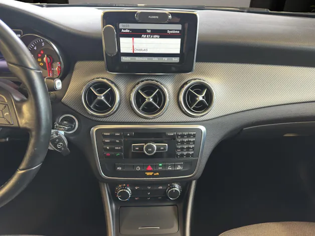MERCEDES-BENZ GLA 250 Style 4Matic