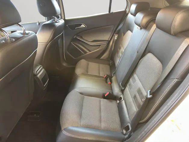 MERCEDES-BENZ GLA 250 Style 4Matic