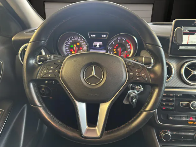 MERCEDES-BENZ GLA 250 Style 4Matic