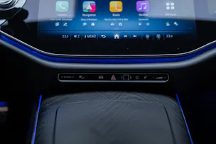 MERCEDES-BENZ E 220 d AMG Line / Hyperscreen / 360°Kamera / el.Sitze