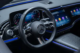 MERCEDES-BENZ E 220 d AMG Line / Hyperscreen / 360°Kamera / el.Sitze
