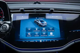 MERCEDES-BENZ E 220 d AMG Line / Hyperscreen / 360°Kamera / el.Sitze