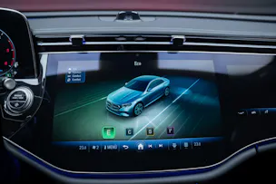 MERCEDES-BENZ E 220 d AMG Line / Hyperscreen / 360°Kamera / el.Sitze