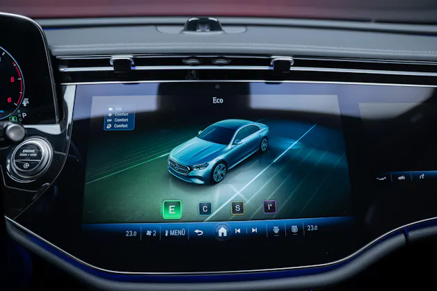 MERCEDES-BENZ E 220 d AMG Line / Hyperscreen / 360°Kamera / el.Sitze