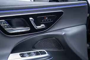 MERCEDES-BENZ E 220 d AMG Line / Hyperscreen / 360°Kamera / el.Sitze