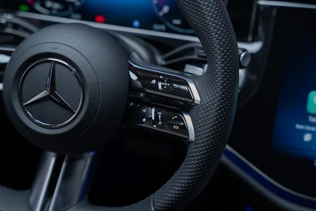 MERCEDES-BENZ E 220 d AMG Line / Hyperscreen / 360°Kamera / el.Sitze