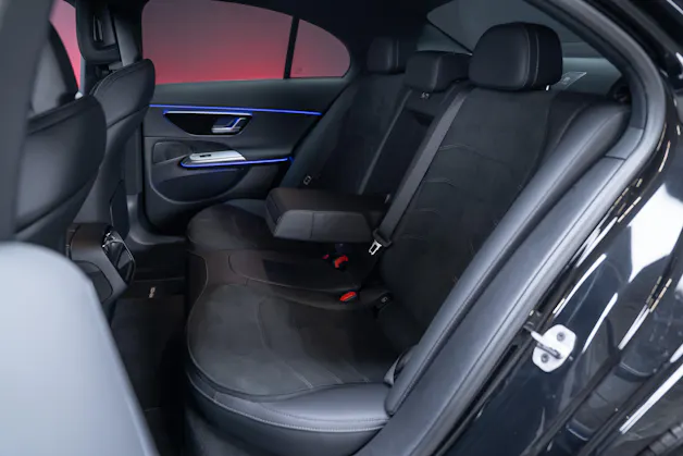 MERCEDES-BENZ E 220 d AMG Line / Hyperscreen / 360°Kamera / el.Sitze